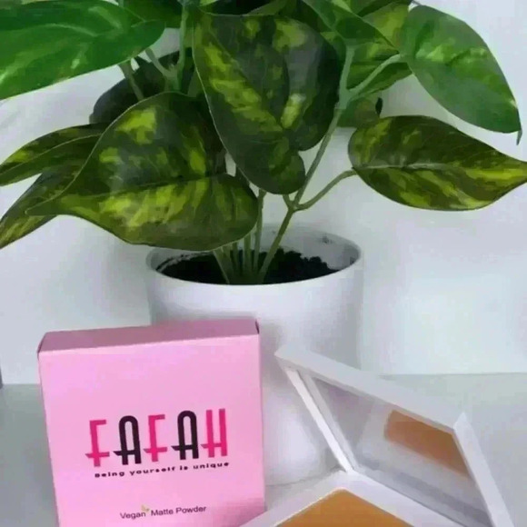 Soft Matte Vegan 🌱 Pressed Powder - Picture 4 of 11